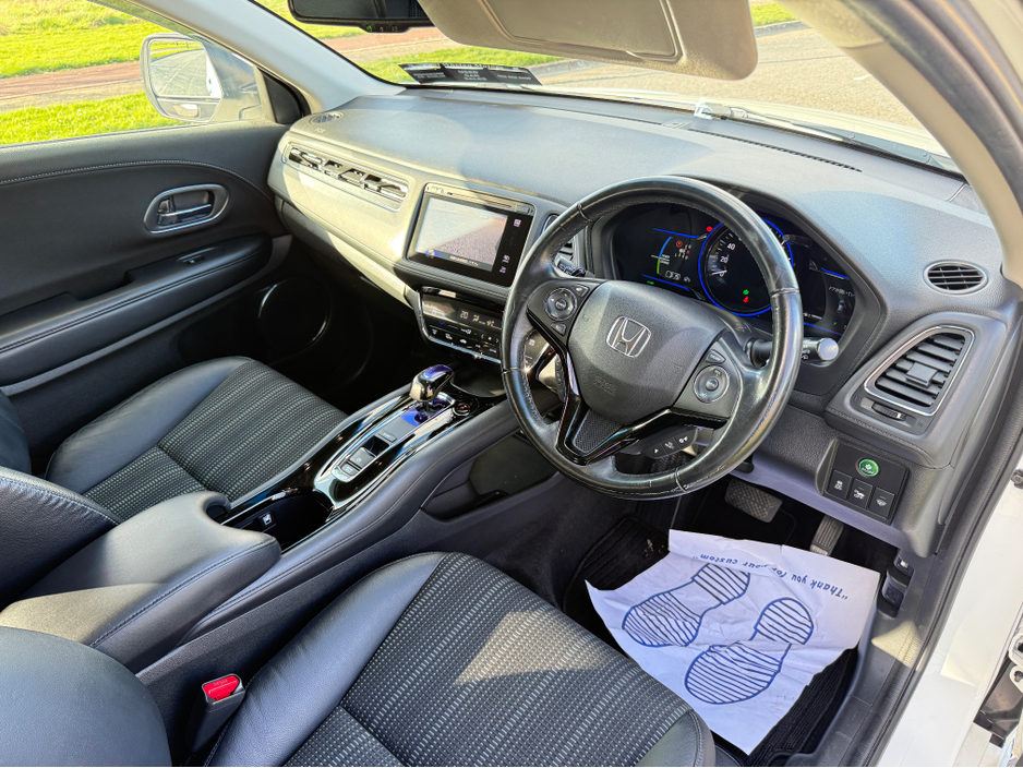 2015 Honda Vezel - image 2