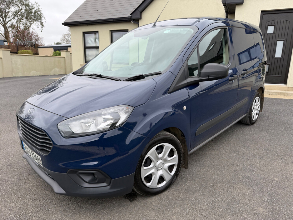 2023 Ford Transit Courier - image 2