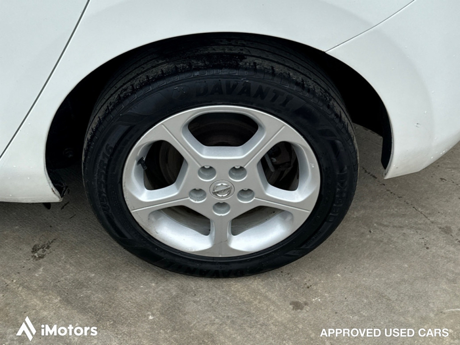 2017 Nissan Leaf Nissan Leaf 30kWh SV | Electric Hatchback | Cold Pack | Auto | White | Letterkenny €7,900