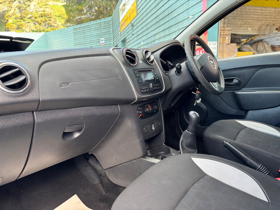 2016 Dacia Sandero Stepway - image 11