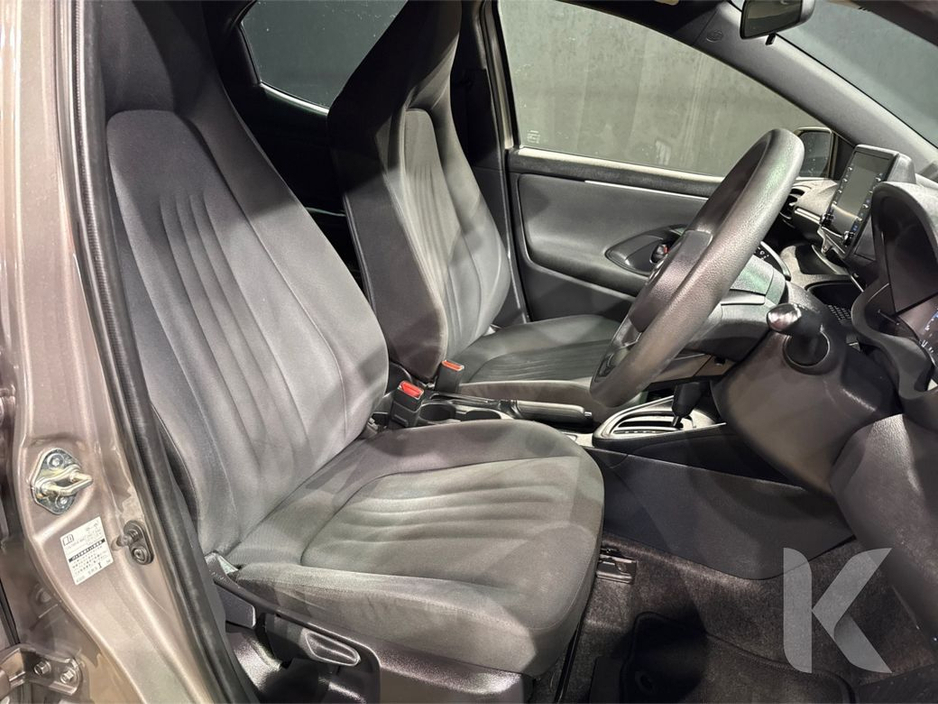 2021 Toyota Yaris - image 12