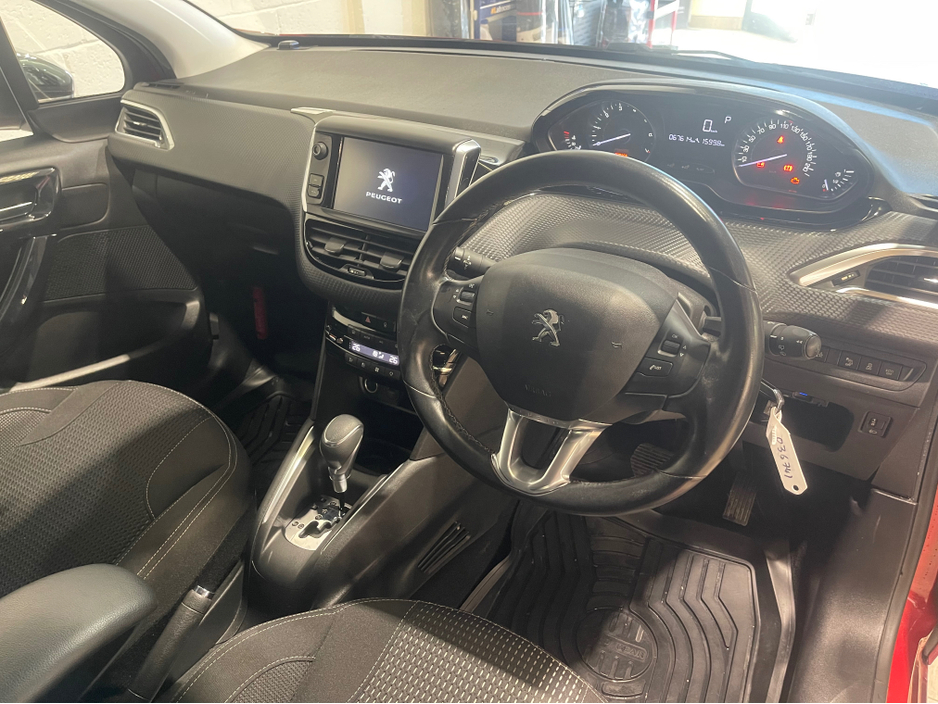 2017 Peugeot 208 - image 10