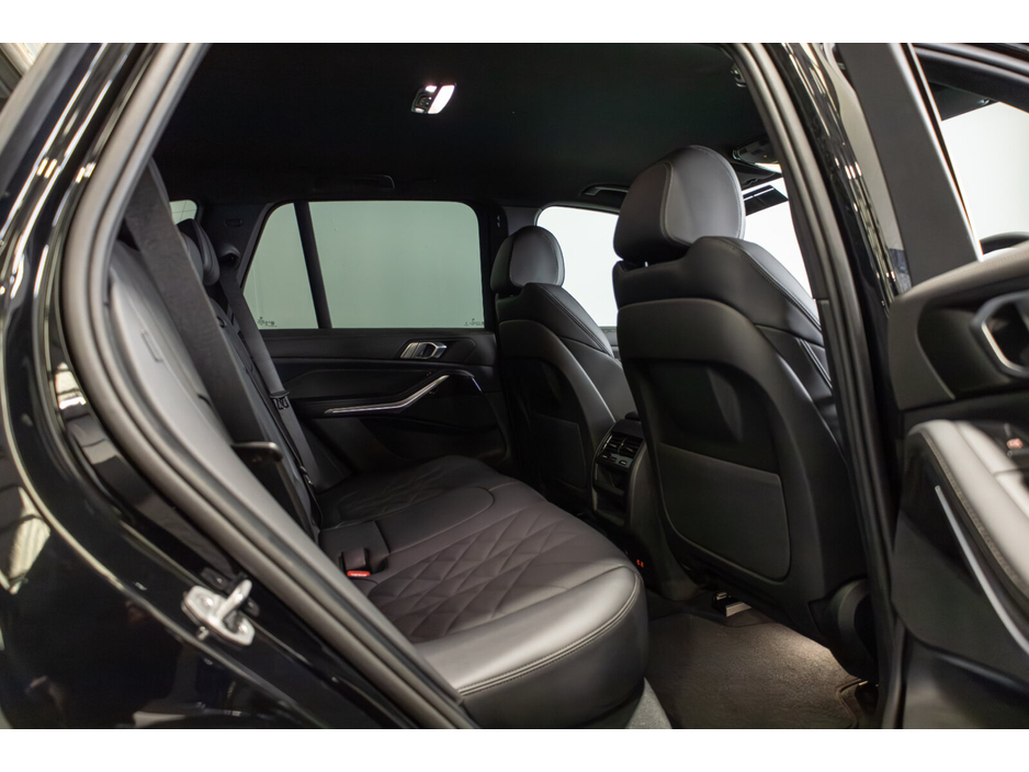 2025 BMW X5 - image 12