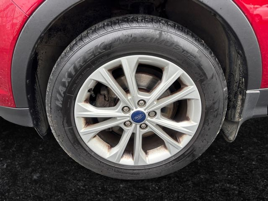 2019 Ford Kuga - image 9