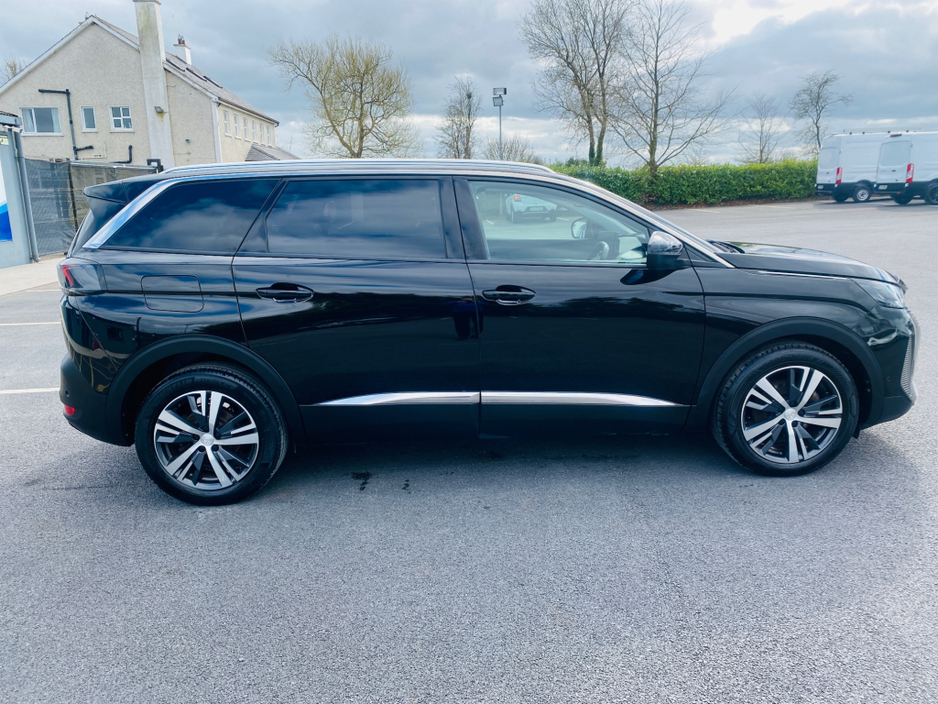 2022 Peugeot 5008 - image 4