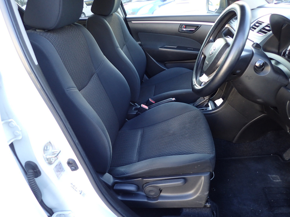 2015 Suzuki Swift - image 5