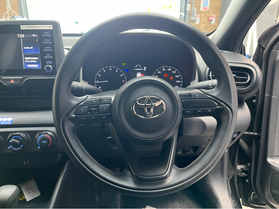 2021 Toyota Yaris - image 7