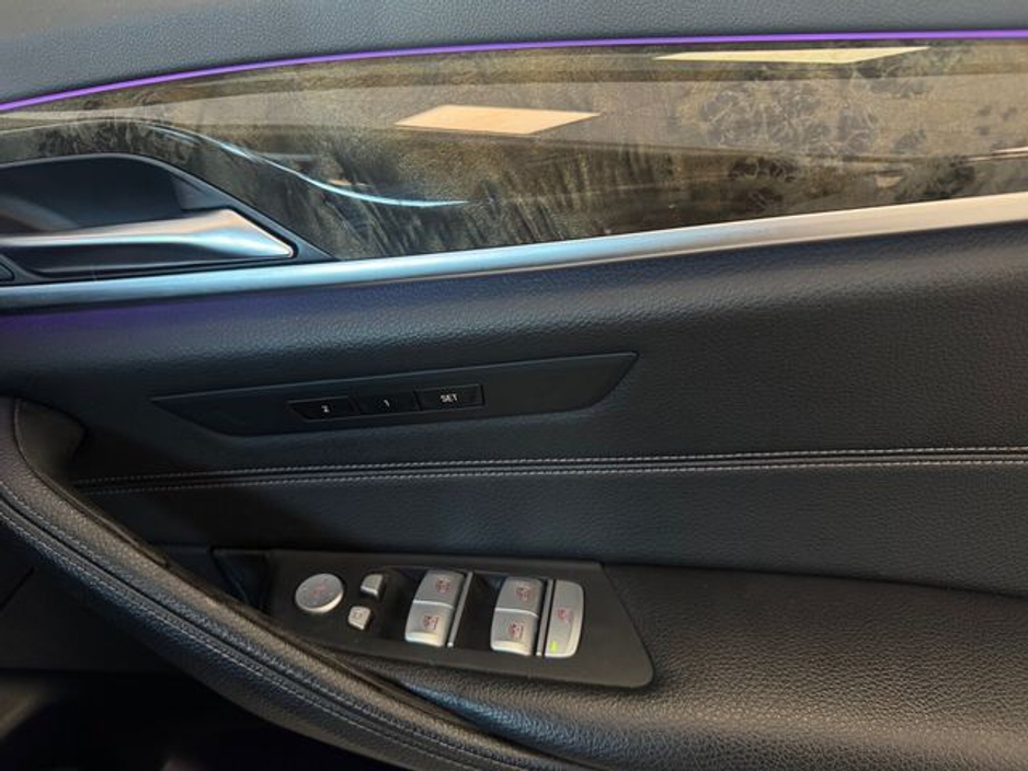 2018 BMW 5 Series - image 12