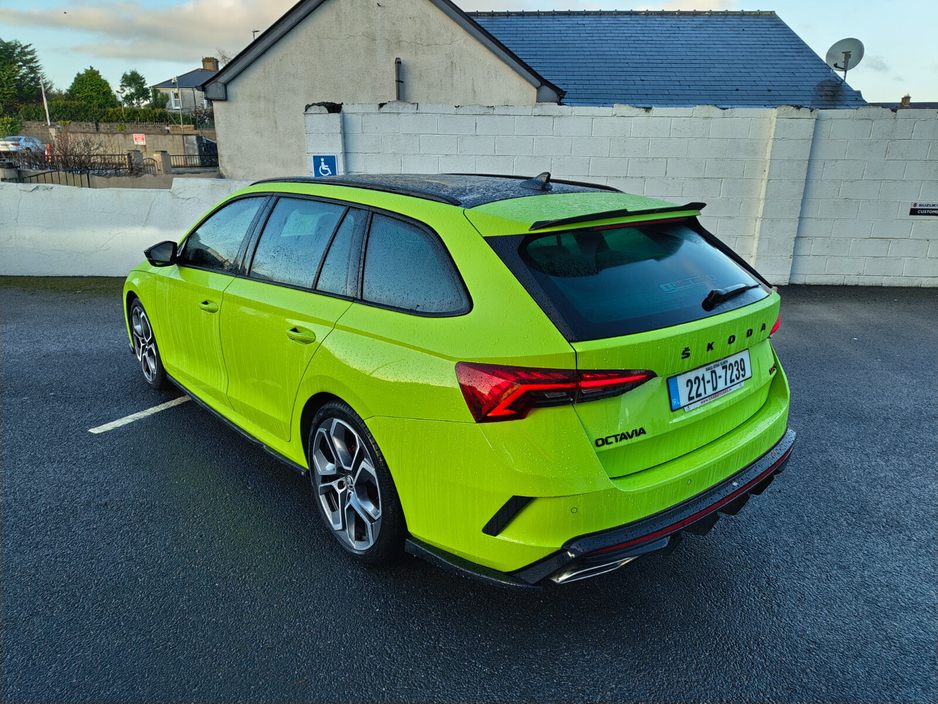 2022 Skoda Octavia - image 9