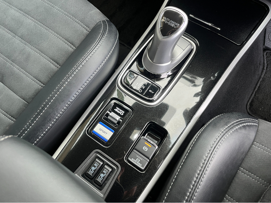 2019 Mitsubishi Outlander G 4WD AUTOMATIC 2.4 PETROL PLUG IN HYBRID //HIGH SPEC//HALF LEATHER SEATS//HEATED SEATS AND STEERING WHEEL//REVERSE CAMERA//KEYLESS ENTRY// €22,950