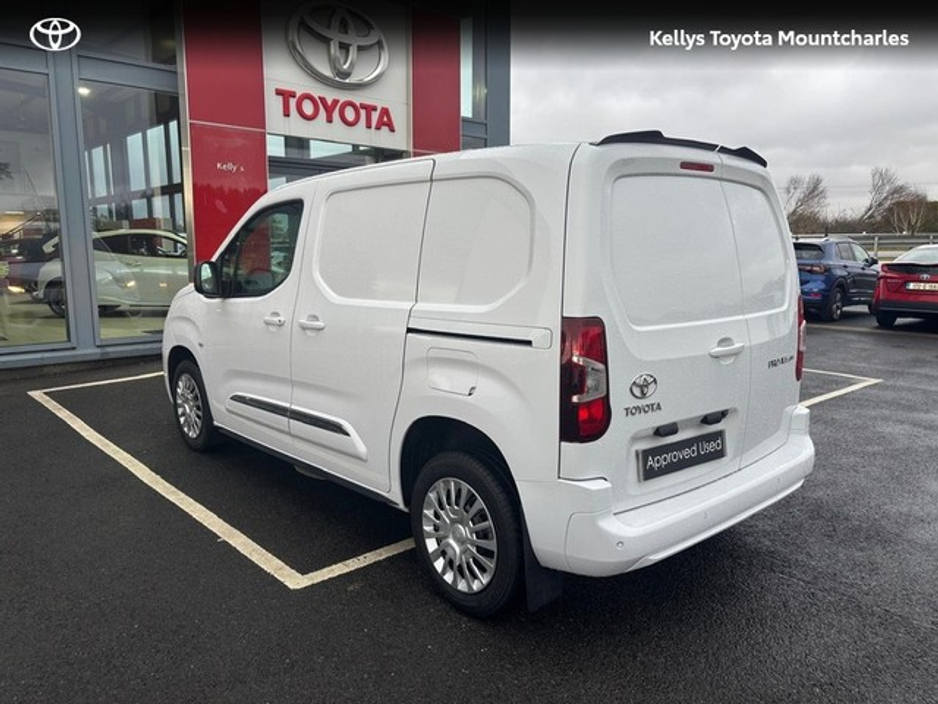 2024 Toyota Proace City - image 7