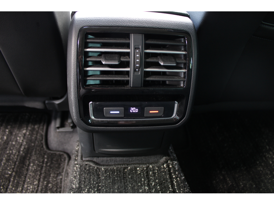 2018 Volkswagen Passat - image 21