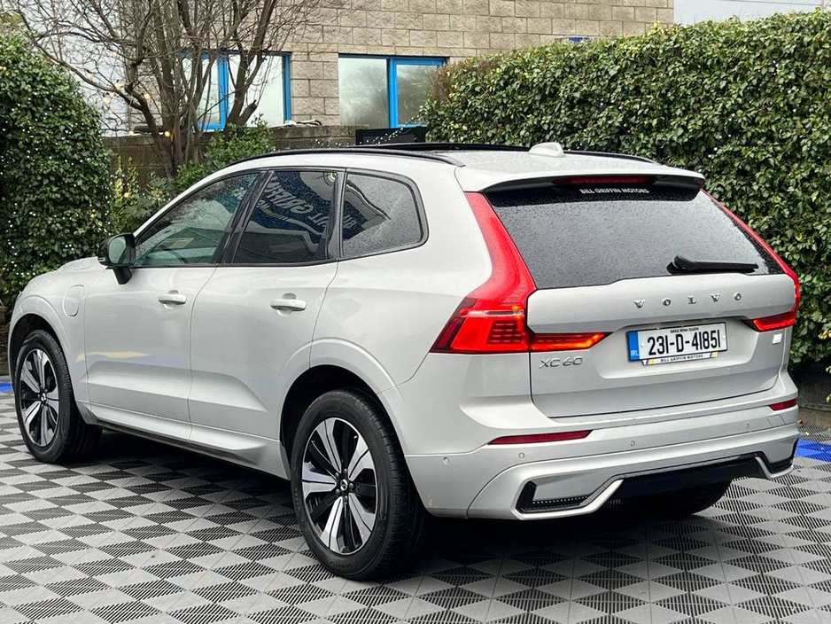2023 Volvo XC60 T6 PLUS DARK AWD 2.0 HYBRID // OPENING PAN ROOF // HEATED LEATHER SEATS // APPLE CARPLAY/ANDROID AUTO €39,900