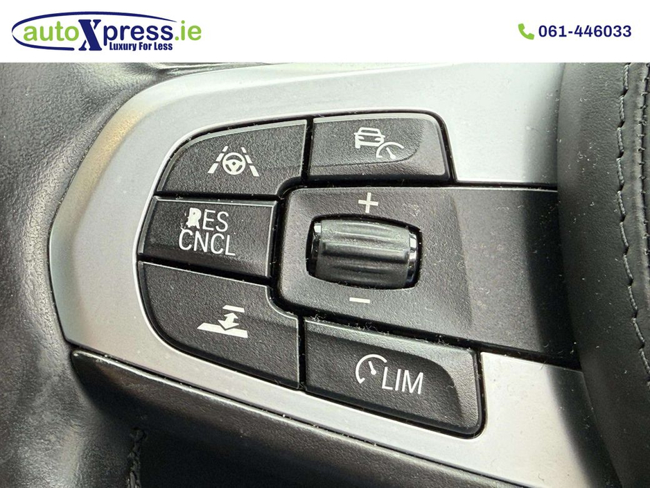 2017 BMW 5 Series - image 8