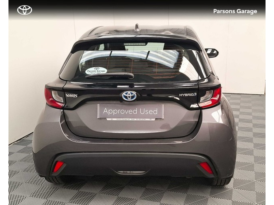 2022 Toyota Yaris - image 4