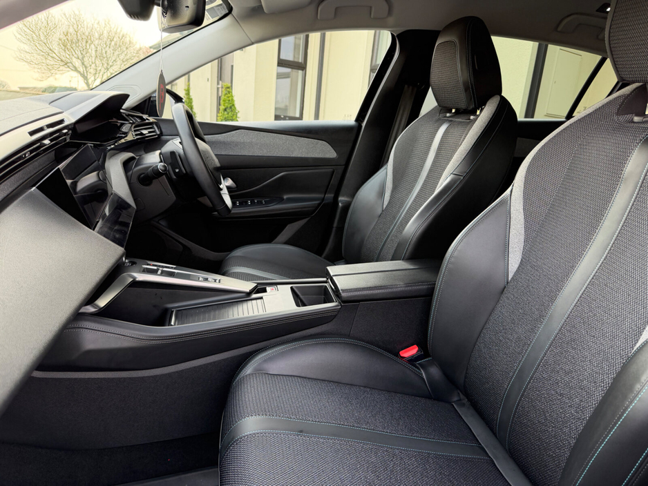 2023 Peugeot 308 - image 16