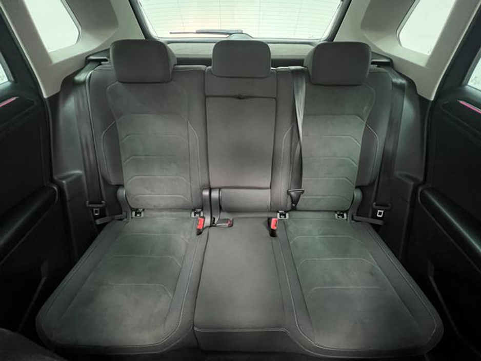 2023 Volkswagen Tiguan - image 28