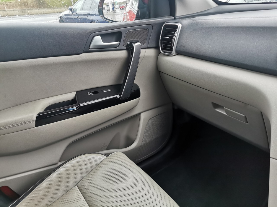 2019 Kia Sportage - image 24