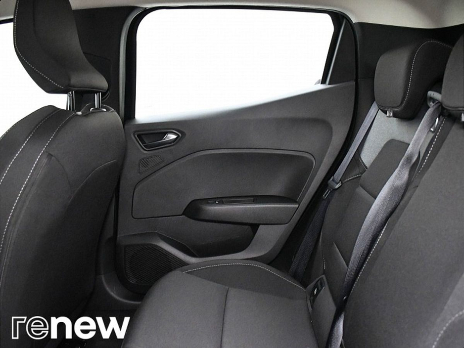 2025 Renault Clio - image 13