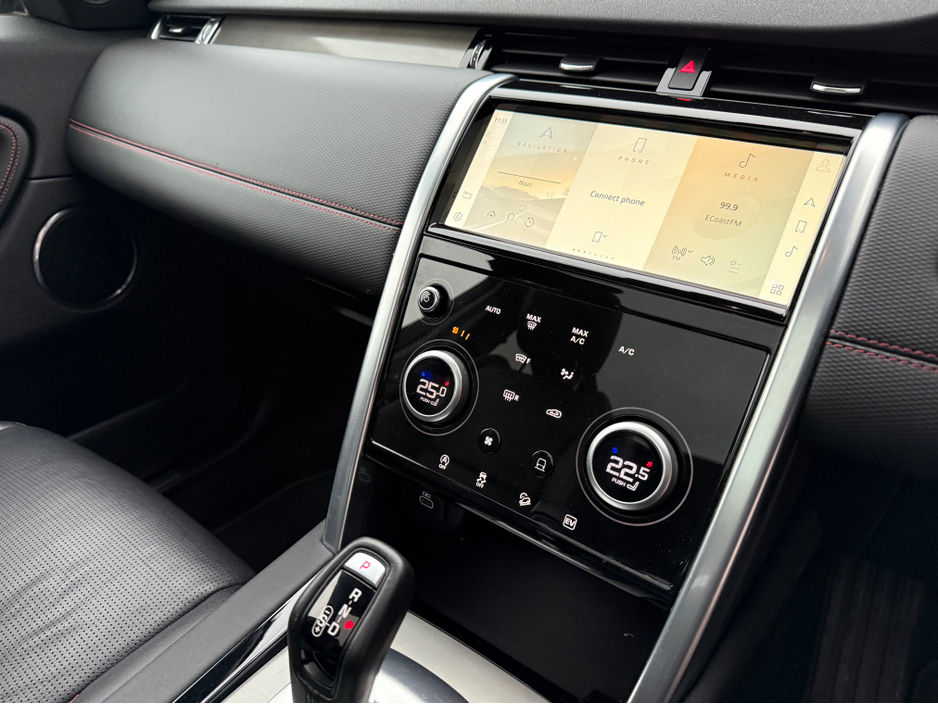 2022 Land Rover Discovery Sport P300E R-DYNAMIC SE €37,950