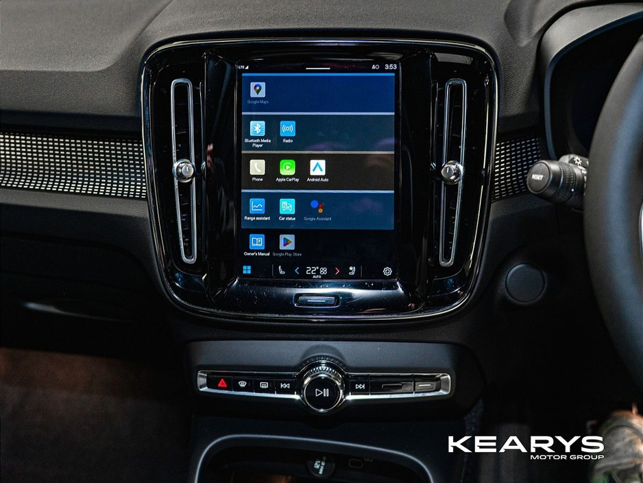 2022 Volvo XC40 - image 13