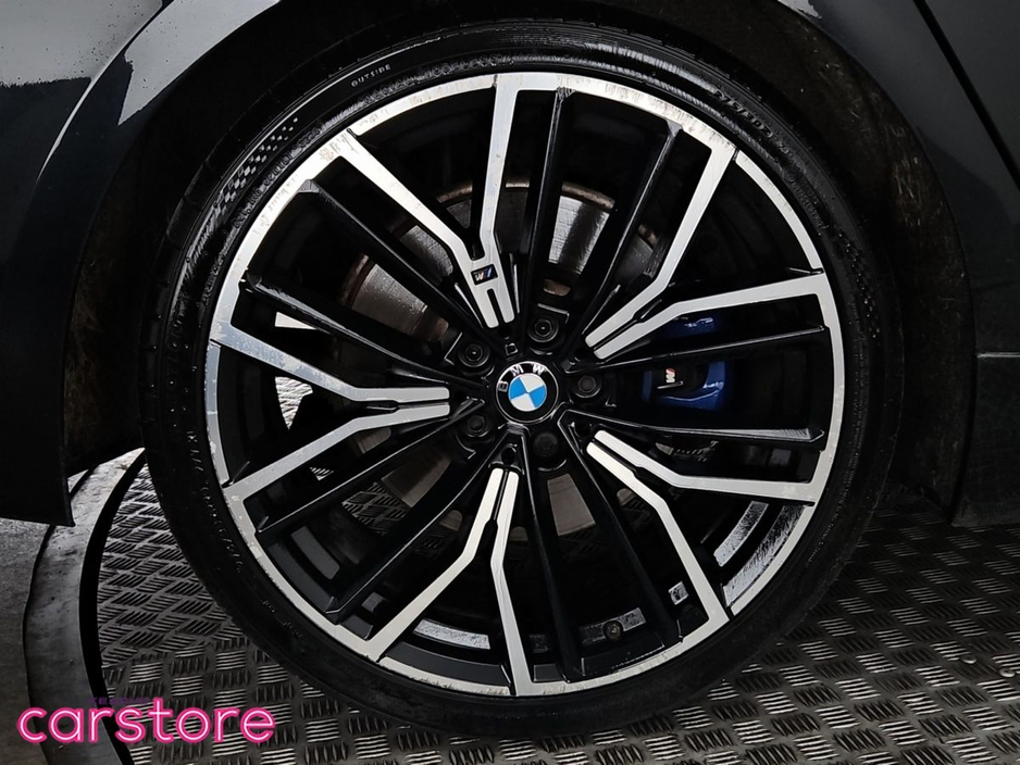 2021 BMW 5 Series - image 14