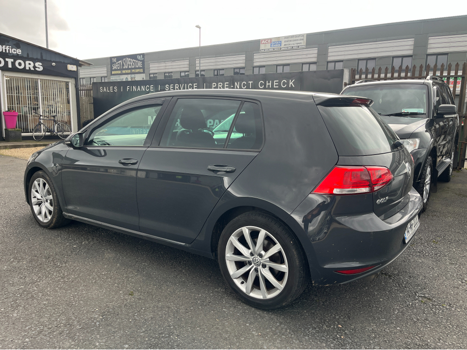 2014 Volkswagen Golf - image 2