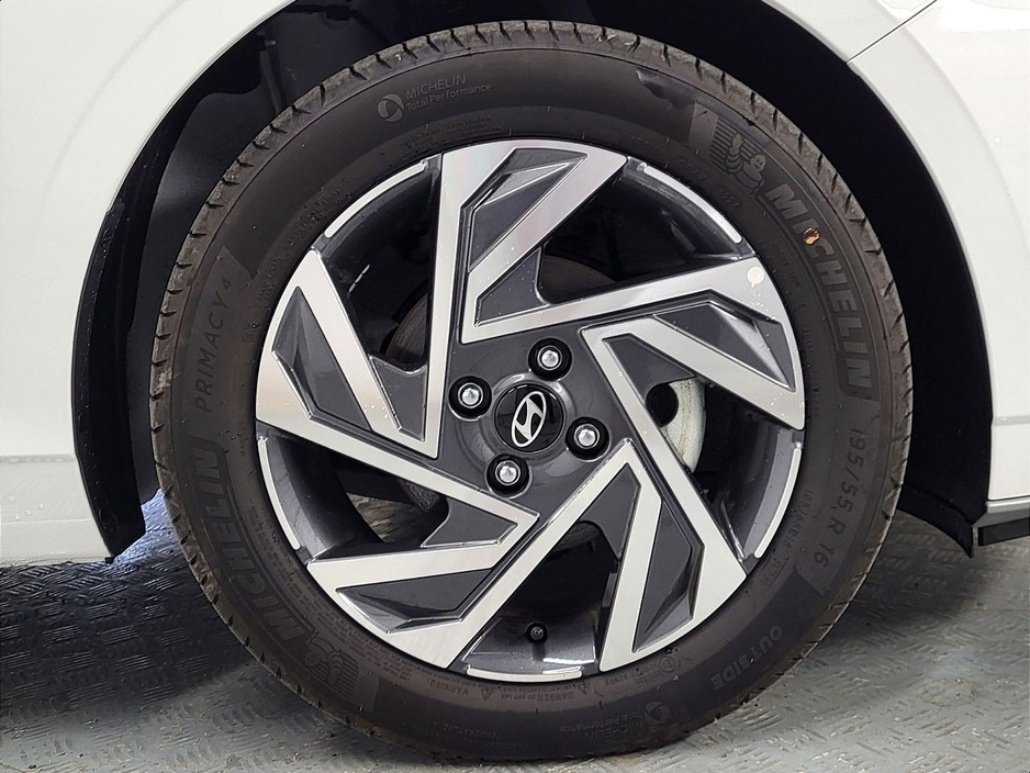 2025 Hyundai i20 - image 11