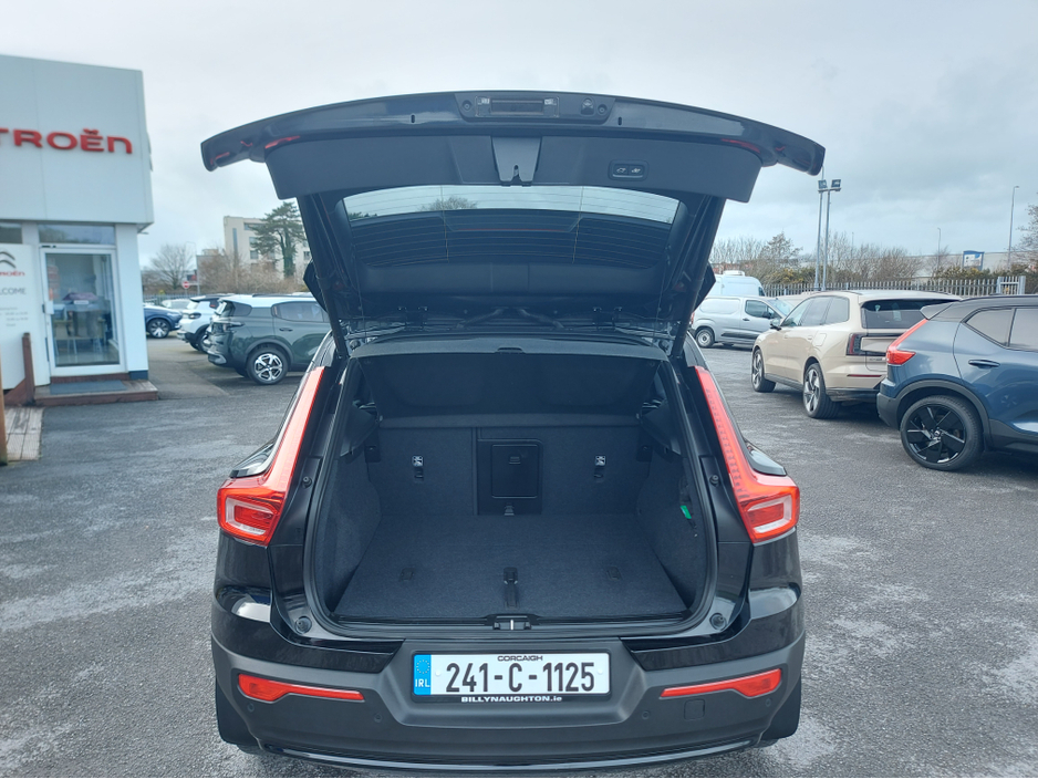 2024 Volvo XC40 - image 12