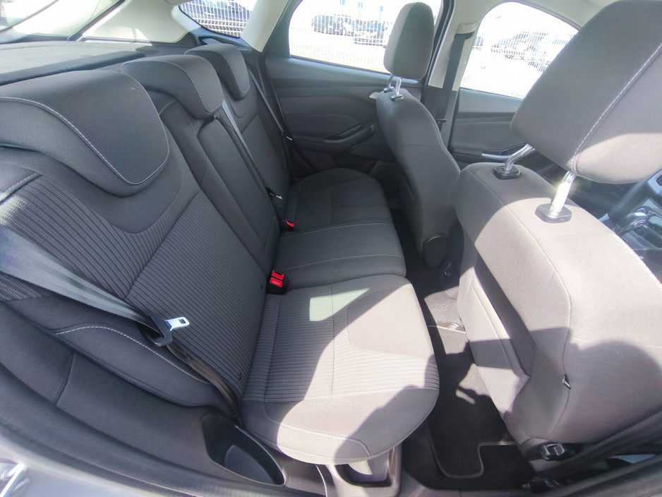 2014 Ford Focus - image 10