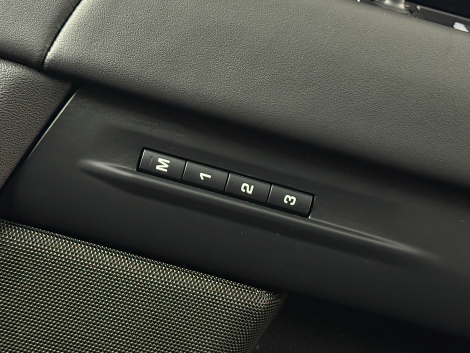 2025 Land Rover Range Rover Evoque HSE DYNAMIC P300E *PAN ROOF* €59,990