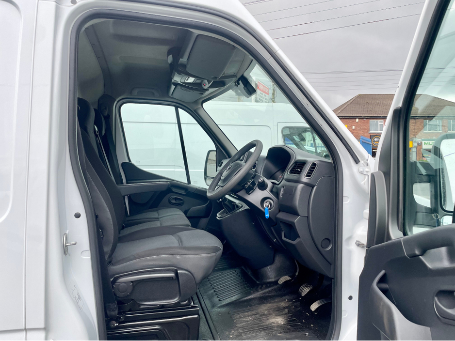 2021 Nissan NV400 - image 6