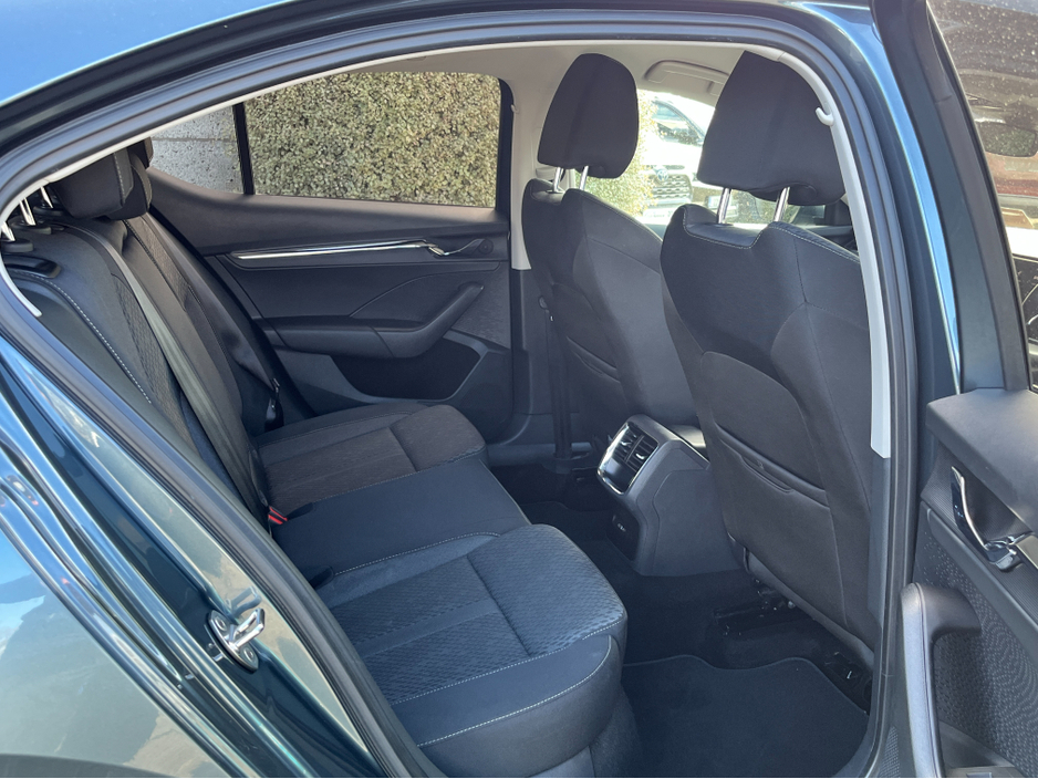 2021 Skoda Octavia - image 9