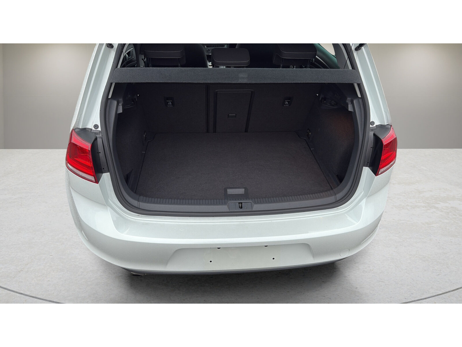 2015 Volkswagen Golf  €13,490