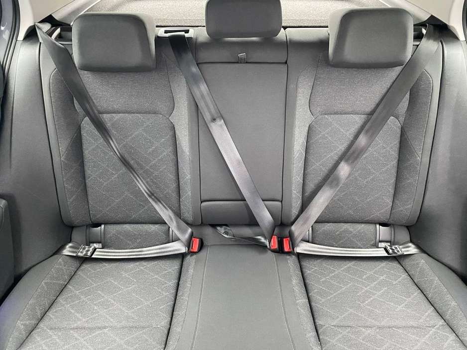 2023 Volkswagen Golf - image 12