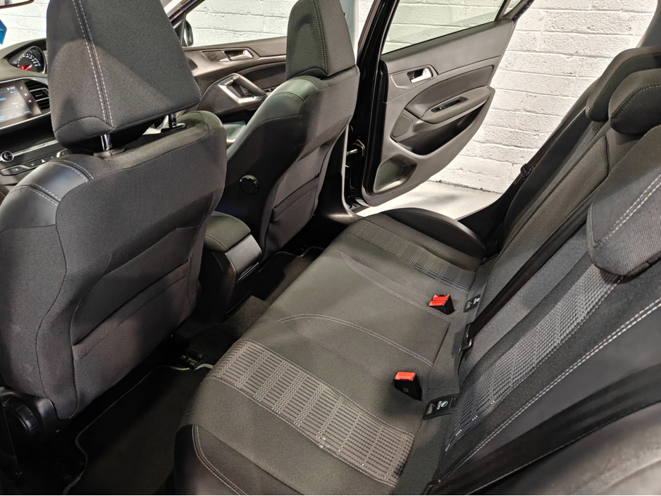 2018 Peugeot 308 - image 21