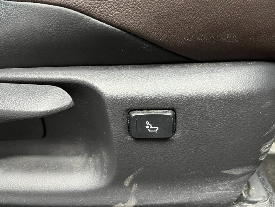 2019 Toyota C-HR 2019 TOYOTA C-HR G 1.8 AUTOMATIC / CRUISE CONTROL / REVERSE CAMERA / HEATED SEATS AND MORE