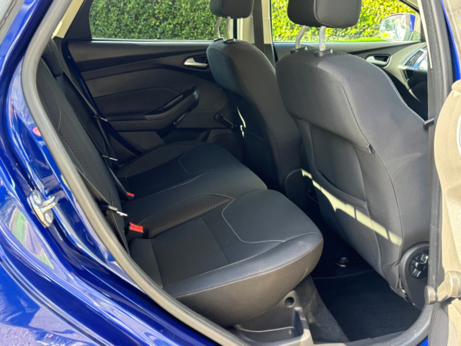 2017 Ford Focus - image 9