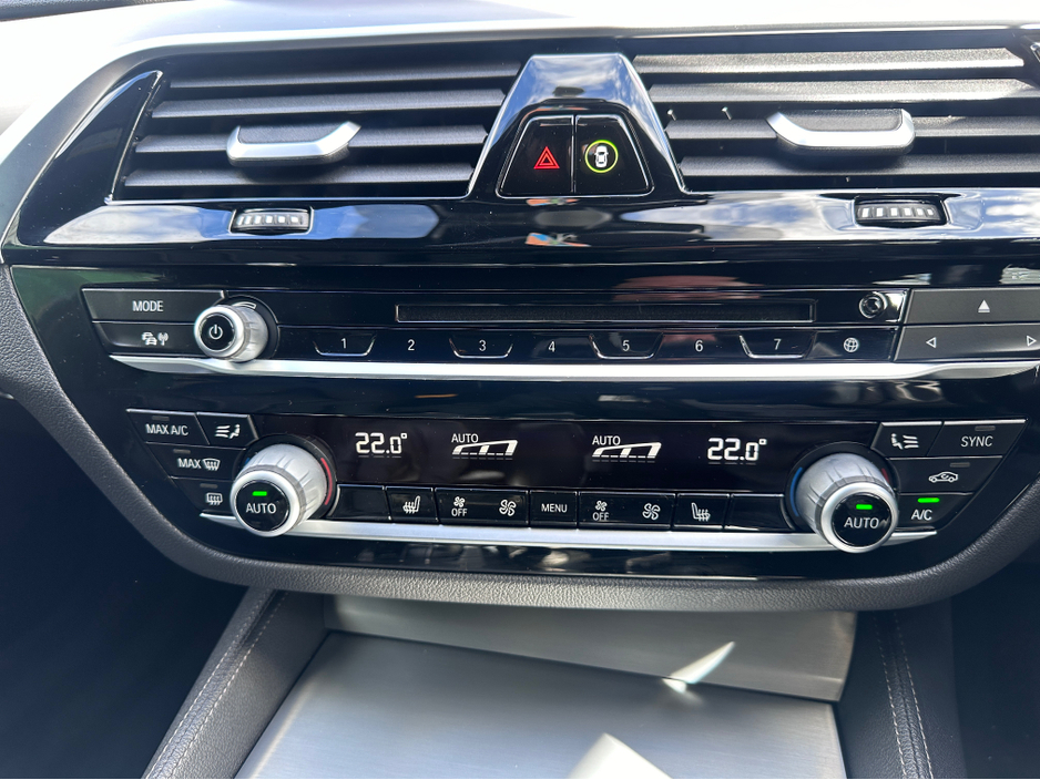 2019 BMW 5 Series - image 15