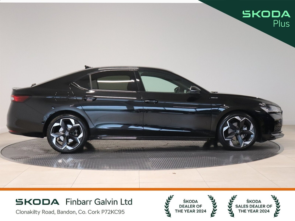 2025 Skoda Superb - image 11