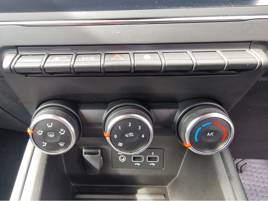 2022 Renault Clio - image 25