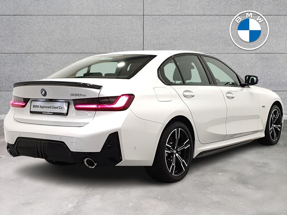 2023 BMW 3 Series - image 24