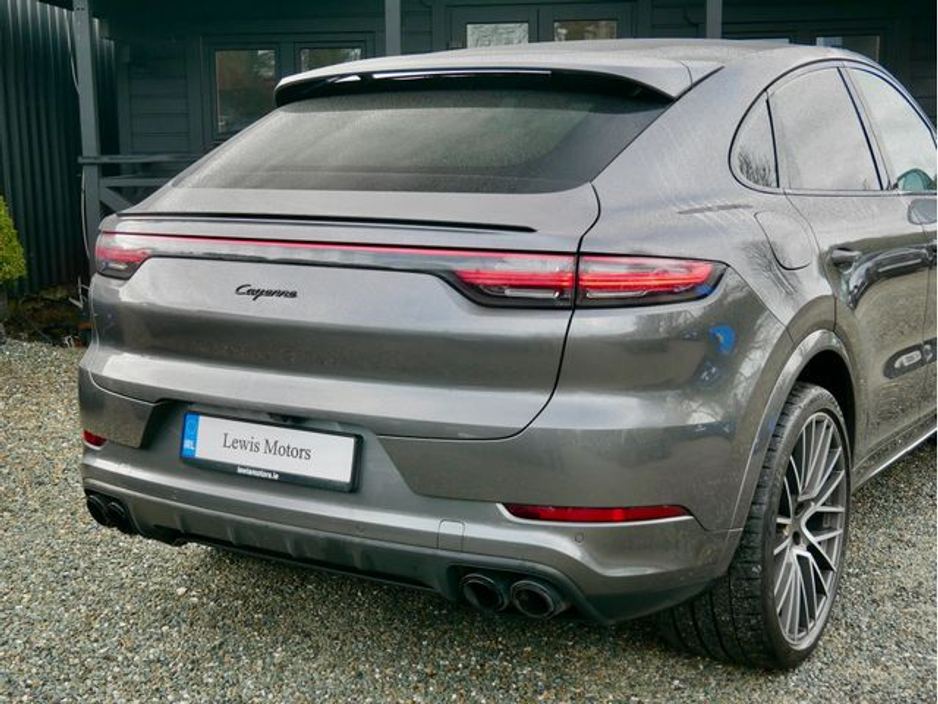 2021 Porsche Cayenne - image 10