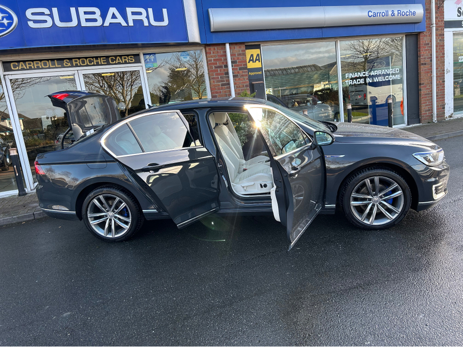 2018 Volkswagen Passat - image 18