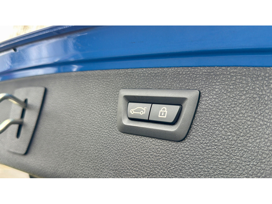 2017 BMW 3 Series - image 28