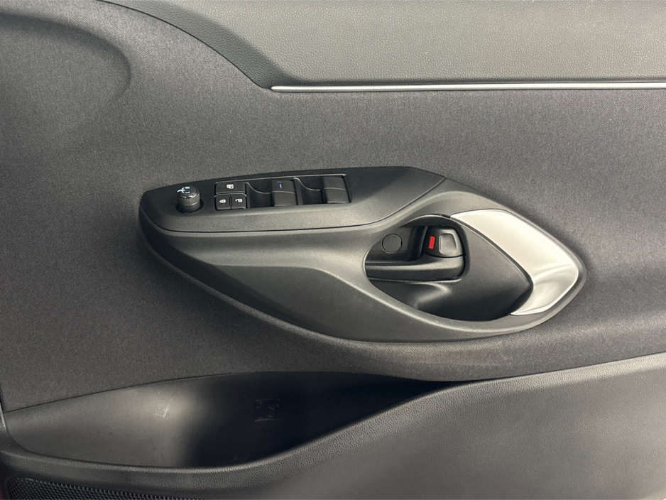 2023 Toyota Yaris CR LUNA**TOUCHSCREEN BLUETOOTH MEDIA**SEMI DIGITAL DASH**REVERSE CAMERA**PARKING SENSORS**MULTIFUNCTIONAL STEERING WHEEL**CRUISE CONTROL**KEYLESS START*8AUTO LIGHTS**AUTO WIPERS**ISOFIX** €26,795