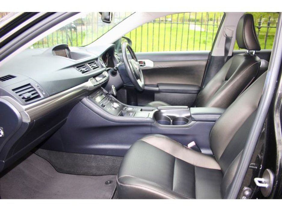 2013 Lexus CT 200 h - image 9