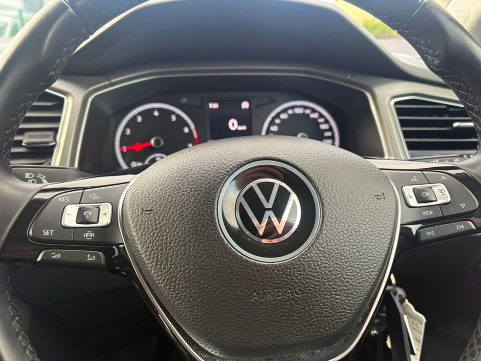 2021 Volkswagen T-Roc - image 13