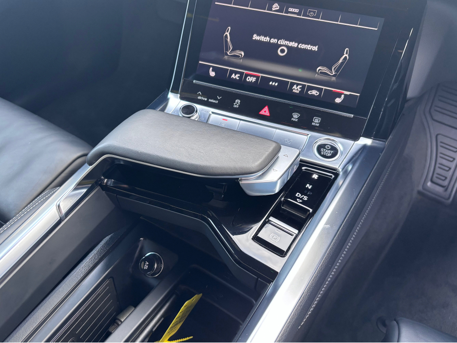 2022 Audi e-tron - image 10
