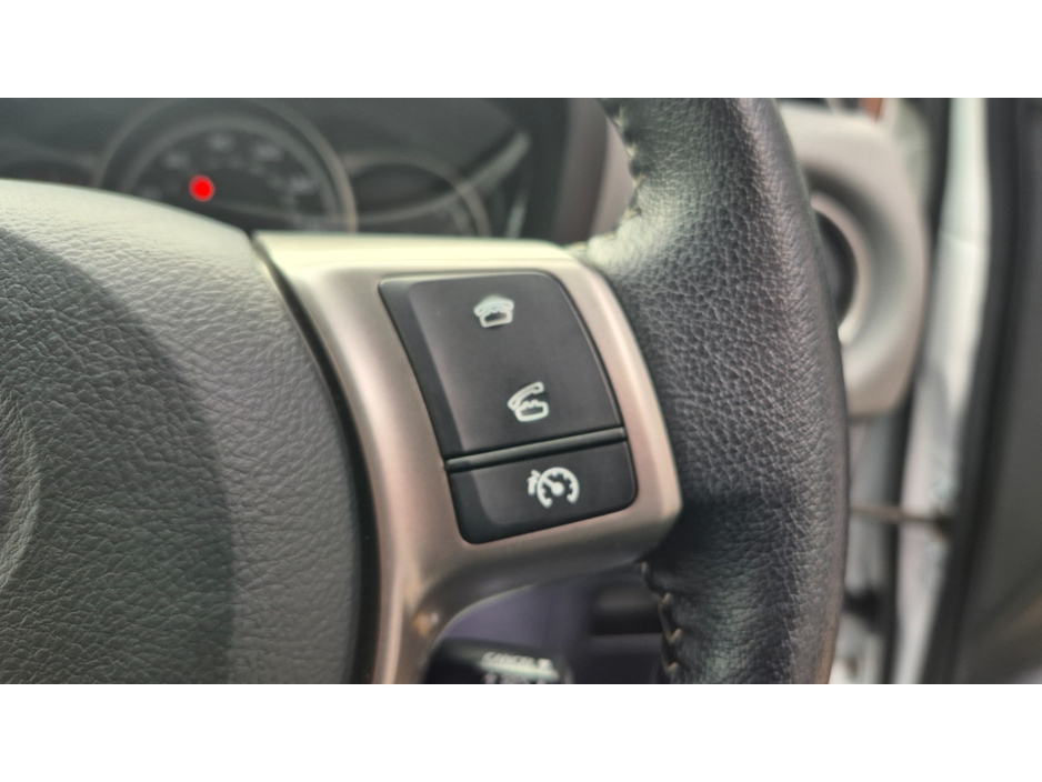 2016 Toyota Vitz - image 22